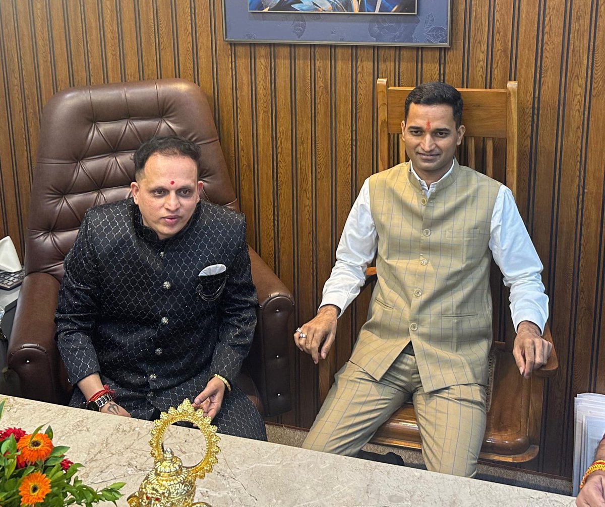 jagdishmulikbjp's tweet image. 📍कळस, पुणे

अभिनंदन!
अ‍ॅडव्होकेट  सागर मस्के यांच्या नव्याने सुरू केलेल्या ‘सागर मस्के असोसिएट’ वकिली कार्यालयाचे कळस येथे माझ्या हस्ते उद्घाटन संपन्न झाले.

नव्याने सुरू केलेल्या या कार्यालयासाठी सागर मस्के यांना अभिनंदन करत, त्यांच्या पुढील वाटचालीसाठी मनःपूर्वक शुभेच्छा…