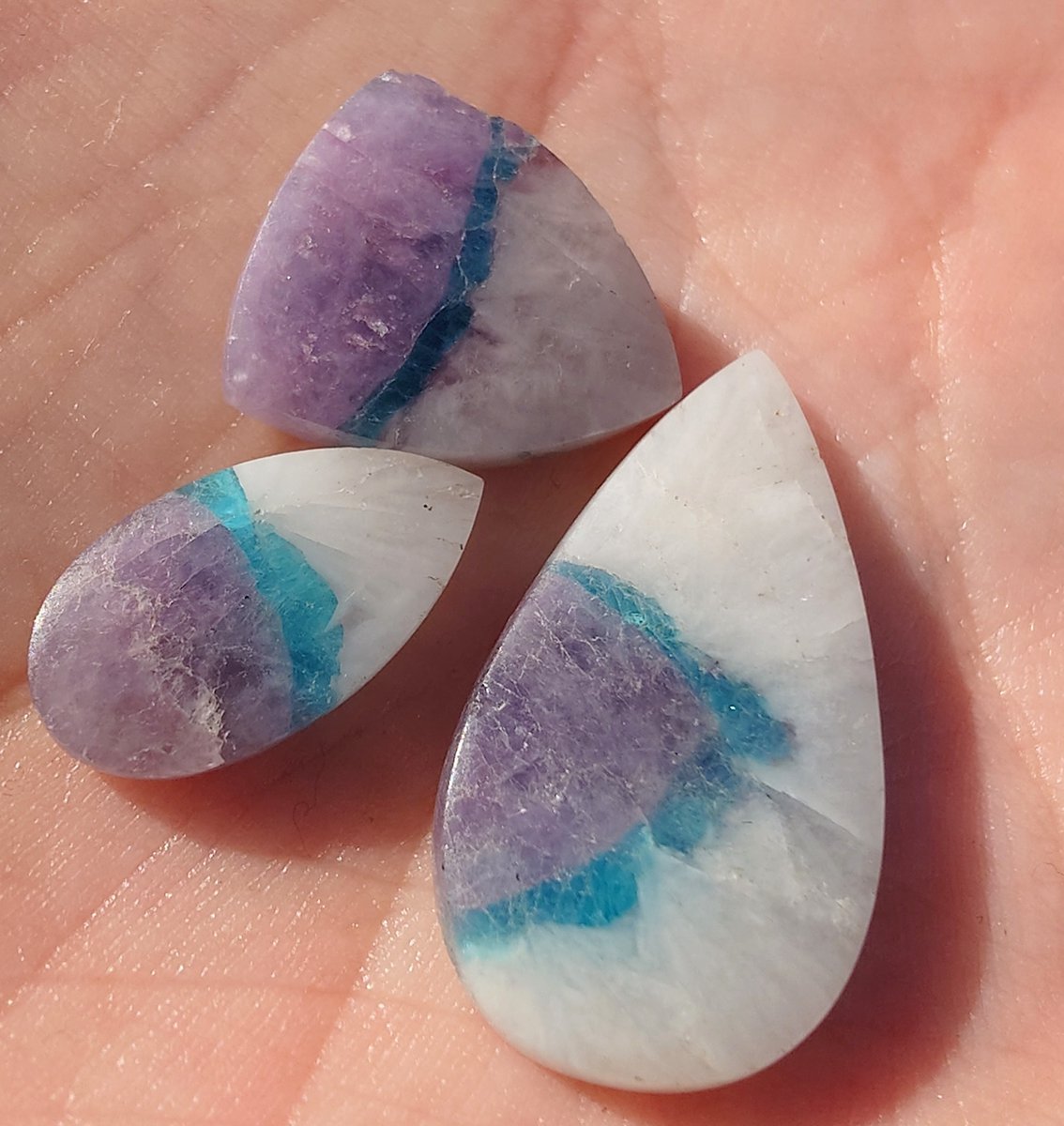 陽光直下で撮ったら、ネオンがかなり映えました✨
ご希望があれば、全ては難しいですが浜松町石フリマでのお譲りも検討中です〜
（もちろん啓蒙価格☺）
#パライバ