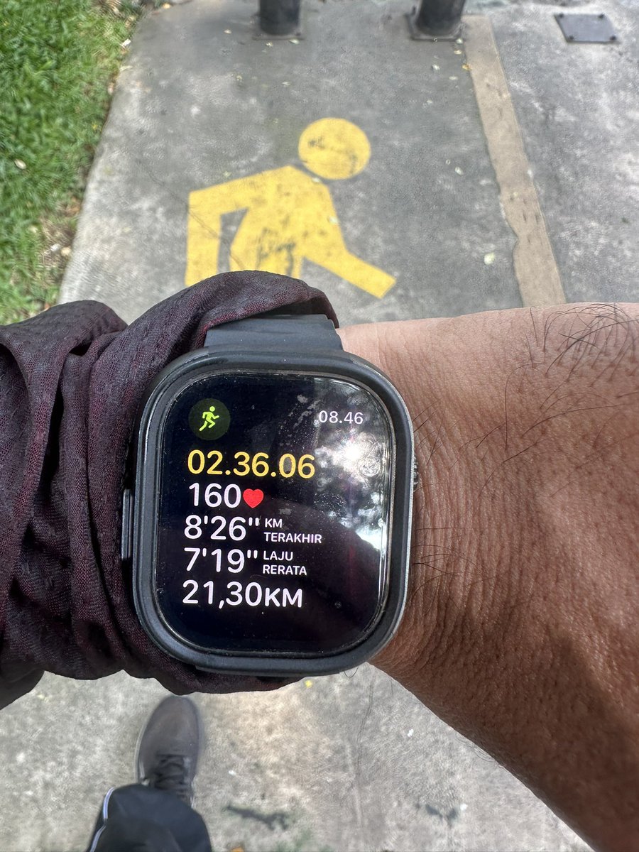 DdysBolank's tweet photo. ...🏃🏼‍♂️...🤔...Lari aja dulu
#running #laripagi #hmmaraton #lari #laripagibintaro https://t.co/3838CySHRF