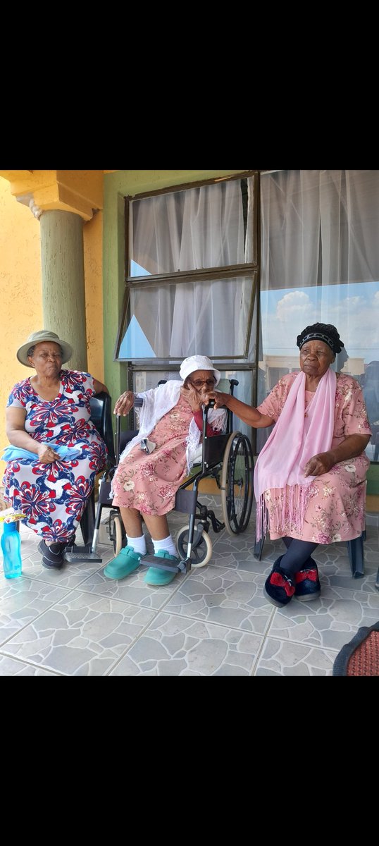 Laateefaahh's tweet photo. @JaneGerson HBD to him, what a blessing to still have him 🥰. 10/3 is my mother's bd and the day my grandmother, her mother, died in her hands at the age of 96 last year. Her in the middle with her 1st born and Lil sister. https://t.co/M7AAfjHIgs