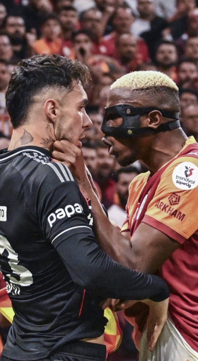 Sen Türk liginde bizim uşağın boğazını sıkmak için mi milyonlar aldın ey ahlaksız adam.