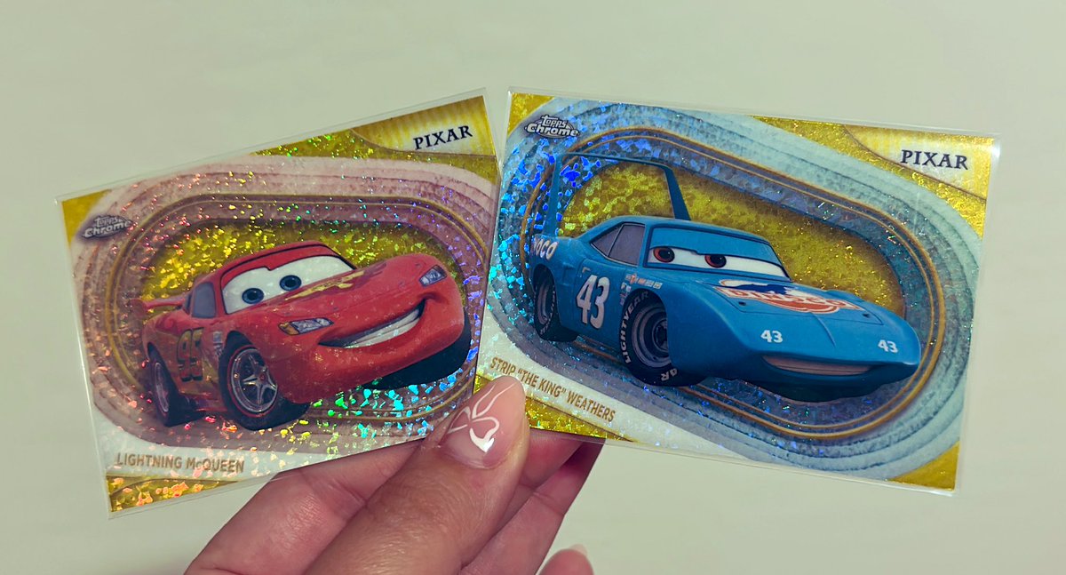 poke_emilys's tweet image. Also taking offers on these two yellow mini diamonds 💎 

#ToppsChrome #Disney
