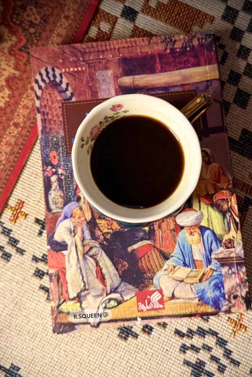 .

في المقهى ، أختار المقعد الذي يجعلني أدير ظهري للعالم …

.
.