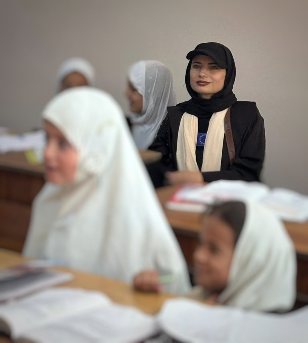 Today, on #WorldTeachersDay, the #EU 🇪🇺 recognizes &amp; honors the tireless efforts of all Afghan educators esp. the courage of female teachers &amp; students.  
#EducationForAll is key to a resilient and self-sufficient #Afghanistan, boosting its economic development.
#EducationMatters