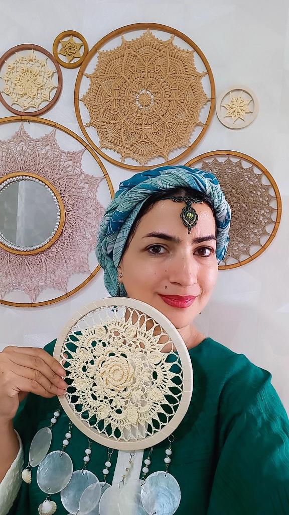 سالهاست به برداشتن خالم فکر می کنم
ولی همیشه یه نفر گفته این کارو نکن و حقیقتا منتظر بودم یه نفر منصرفم کنه
مامانم خیلی تشویقم میکنه برش دارم
و احتمالا این کارو انجام بدم