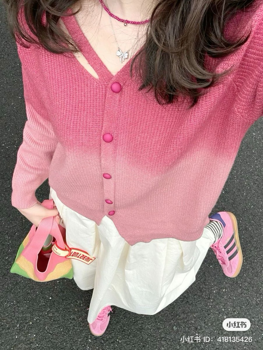 ruparipi_'s tweet photo. soft colors, cute details, and that perfect fit 🫶🏻 https://t.co/ysVRbtMOmW