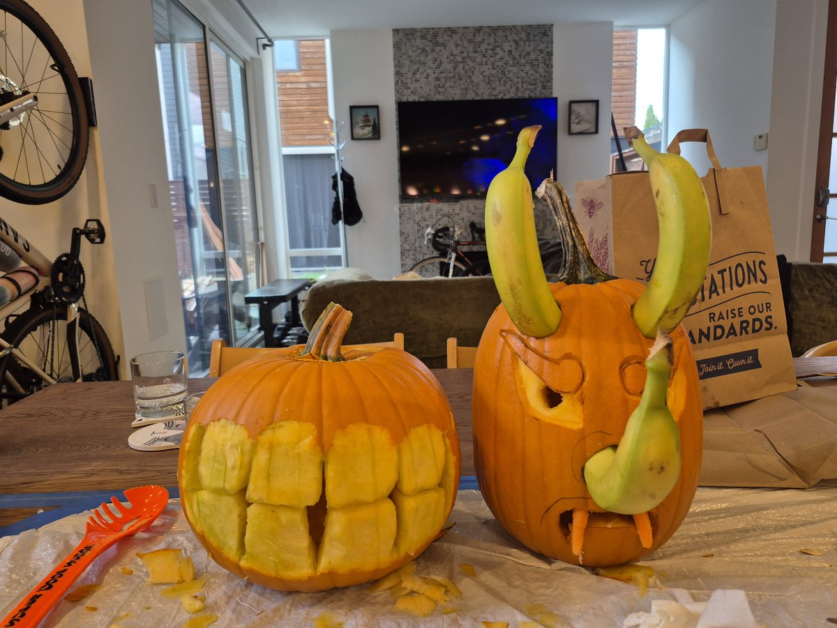 I carved the Bri'ish one, my bud carved the banana boner nose one