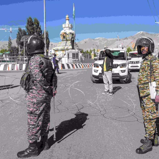 GulistanLadakh_'s tweet photo. Ladakh groups quit talks with Centre over Article 371 plan, demand full statehood and Sixth Schedule rights.
#LadakhProtest #Article371 #IndianPolitics https://t.co/VZWyPpouDy