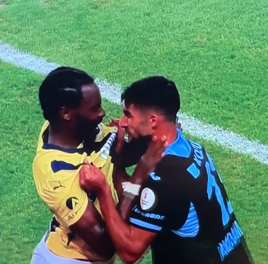 Merhaba <a href="/leventtuzemen1/">Levent Tüzemen</a> abi Galatasaraylı olarak sizleri severek akşam Osimhen'in pozisyonuna kırmızı diyenler daha önce bu pozisyonları konuştu mu sormak lazım. <a href="/aspor/">A Spor</a>