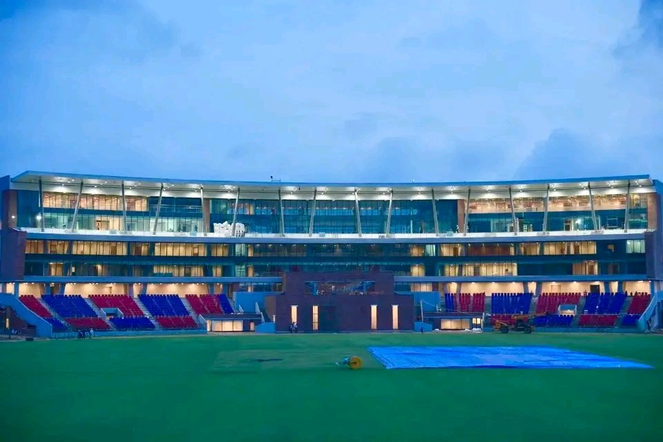 SINGH_NITESH108's tweet image. राजगीर क्रिकेट स्टेडियम का शानदार पवेलियन और मैदान का दृश्य-एक 5 मंजिला आधुनिक सुविधा जो शीर्ष स्तर के पेशेवर मैचों की मेजबानी के लिए आवश्यक सभी चीजों से सुसज्जित है।
दुनिया सबसे सुंदर क्रिकेट स्टेडियम में गिना जाएगा...अद्भुत!🥰
#Bihar
#RajgirStadium #SportsDevelopment 
#RSAvARG