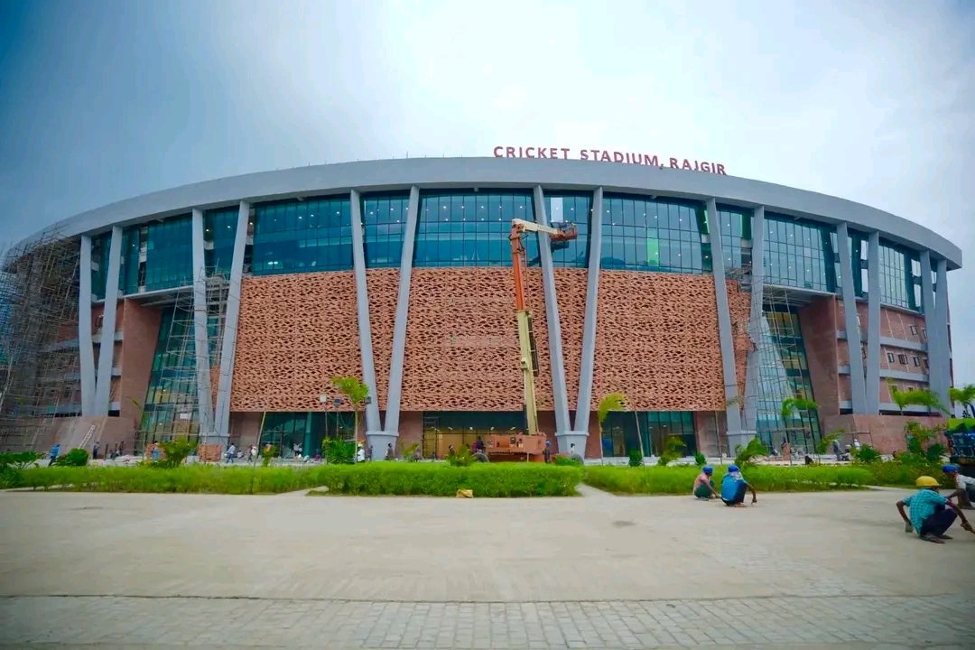 SINGH_NITESH108's tweet image. राजगीर क्रिकेट स्टेडियम का शानदार पवेलियन और मैदान का दृश्य-एक 5 मंजिला आधुनिक सुविधा जो शीर्ष स्तर के पेशेवर मैचों की मेजबानी के लिए आवश्यक सभी चीजों से सुसज्जित है।
दुनिया सबसे सुंदर क्रिकेट स्टेडियम में गिना जाएगा...अद्भुत!🥰
#Bihar
#RajgirStadium #SportsDevelopment 
#RSAvARG