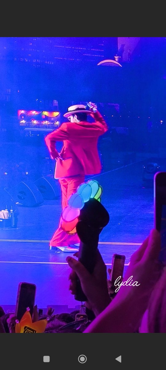 lydialiem's tweet photo. too bad skit ( a boy)+ too bad
~ taken from big screen
20251003 #GDGrandPrix #GDragoninSG https://t.co/2hJHY1tjOt
