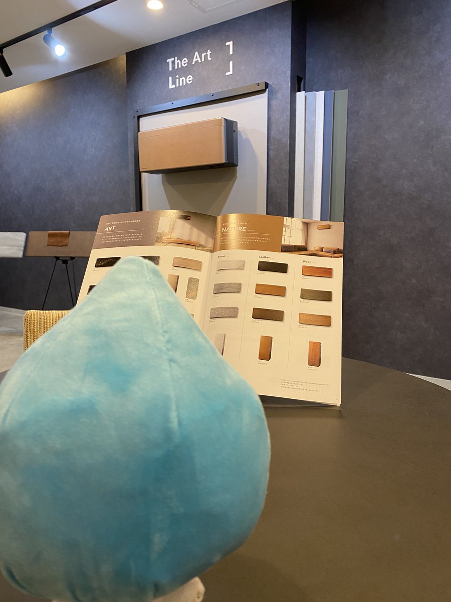 ぴちょんくん何見てるの🧐？

▶️お部屋に設置するエアコンを選んでるみたい🔍
どれにするのかな？？
（フーハ東京Instagramではネタバレしちゃってます💧）

#エアコン＃おしゃれなエアコン
#おしゃれ家電　#ぴちょくん　#ダイキン