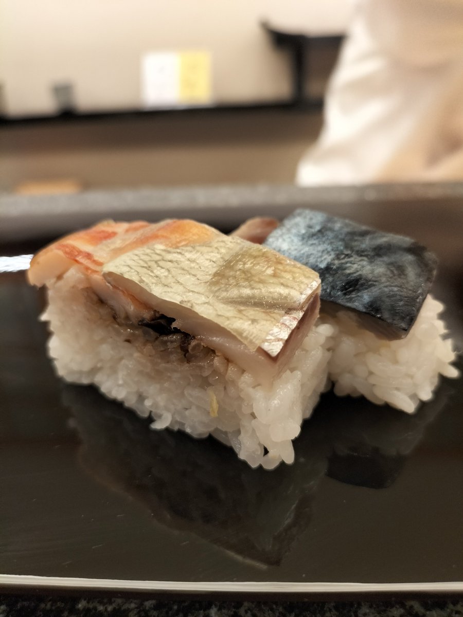 今月から法善寺横丁にオープンの「鮓さかた」さんがマジでヤバすぎた！銀座や新地等の名店出身の店主によるお寿司屋で、とにかくウマすぎるお寿司のオンパレード😍マグロは日本一の仲卸「やま幸」さんのもので、食材も職人さんの腕も全てが一級品。最後に大阪名物·箱寿司も食べれて大満足