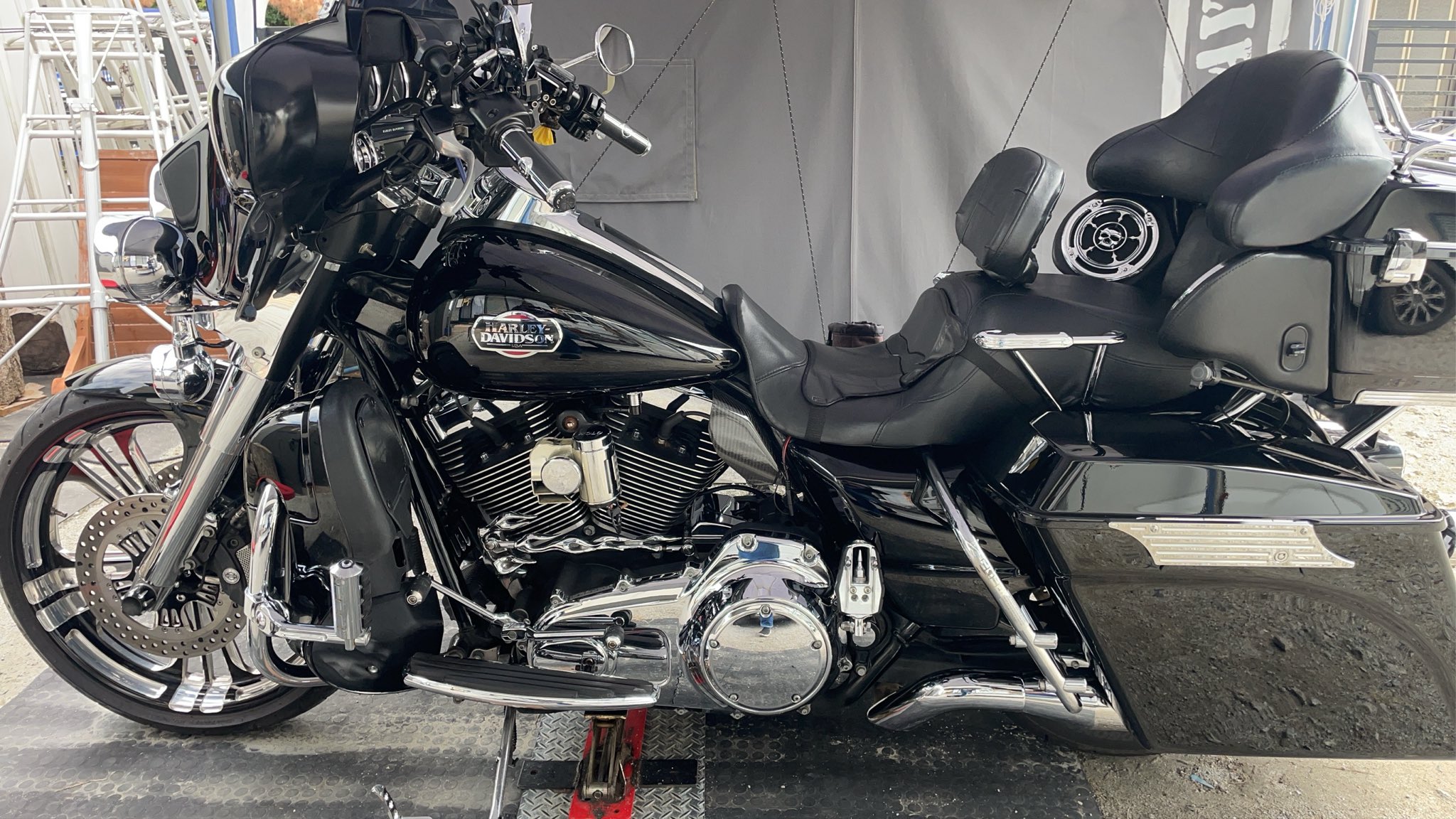 ハーレー純正 CVO サドルバック・リアフェンダー セット FLTRUSE ハーレー純正 CVO サドルバック・リアフェンダー セット FLTRUSE