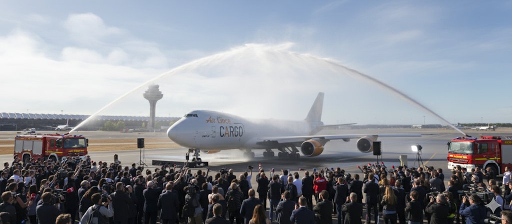 Ayer tuvimos presentación de nuestra nueva liverie cargo del 747, fue muy aclamada por la prensa especializada. #ivao #vatsim #vatsimespaña #virtualairline #pilotovirtual #msfs #msfs2024 #xplane