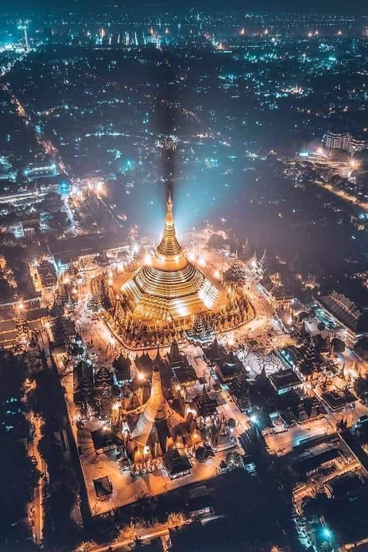 Бидний амьдарч буй энэ сайн галавын 4 Будда нарын лагшин шүтээн бүхий Мьянмарын алдарт Швeдагоны их суварга үнэхээр үзэсгэлэнтэй сайхан шүү...