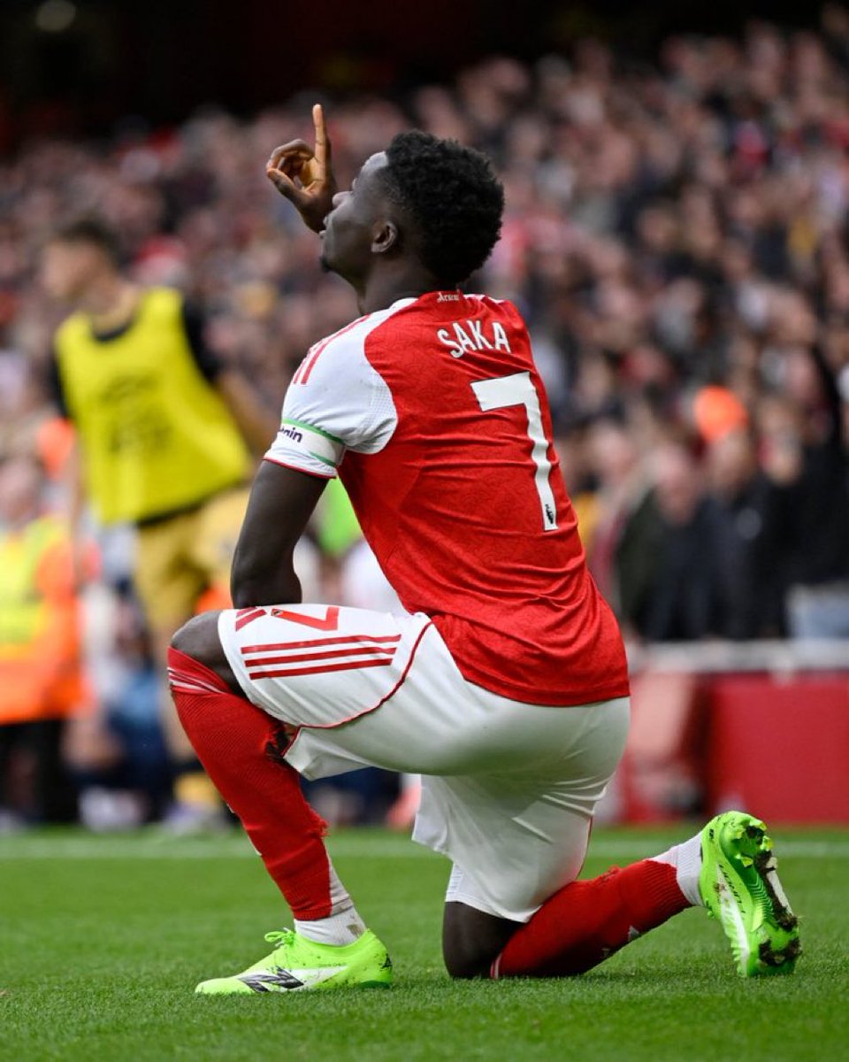 Alekigwe's tweet photo. 2004 mpaka leo zimepita siku nyingi maelfu ya watu na mamilioni wamezaliwa 

Leo hii kijana kutoka  greatlondon bukayo saka temidayo anaenda kuandika historia mpya ambazo mtu kama RVP ,SANCHEZ walishindwa kufanya wakiwa arsenal 

🗣2026 ARSENAL BINGWA WA EPL📌 https://t.co/E9M8uqaun1