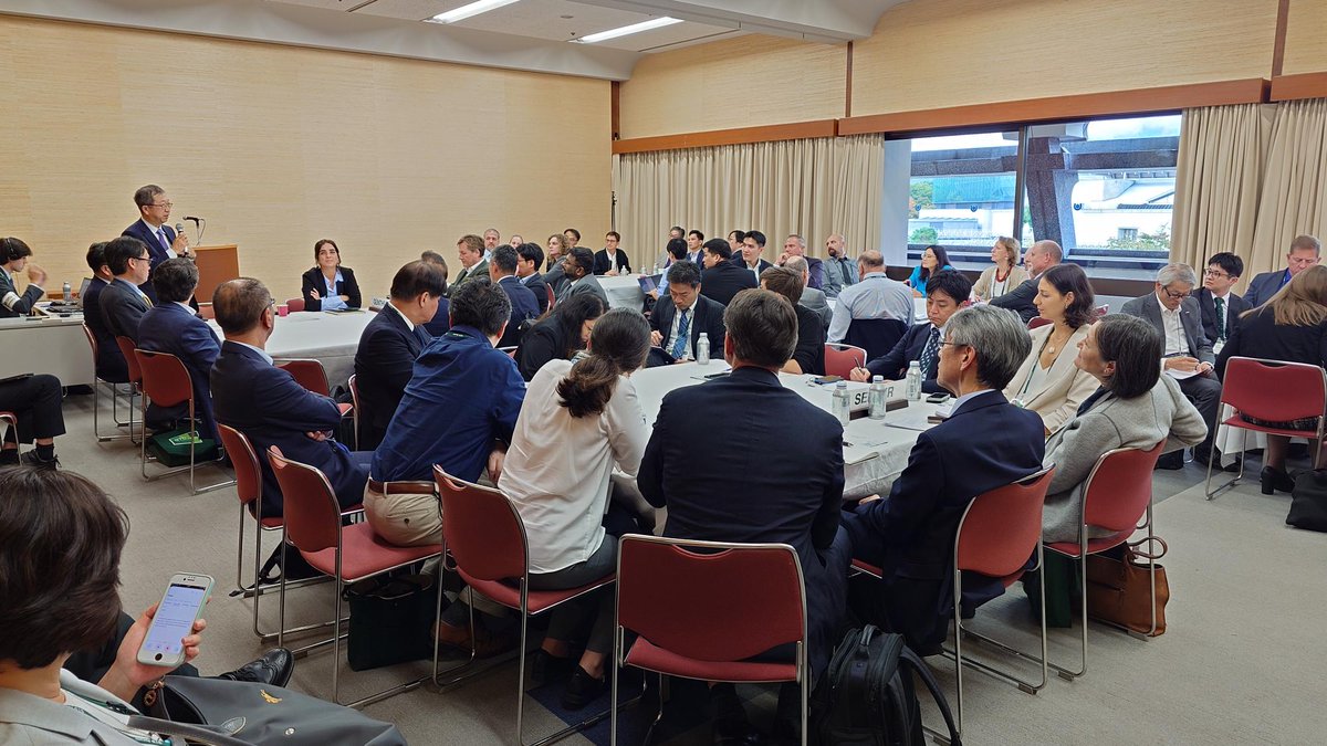 STS forum tweet media