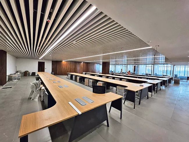 MissionAndhra's tweet photo. CRDA Building in Amaravati set for inauguration on Oct 13
•AP CM to inaugurate the long-awaited administrative hub.
•All municipal and HOD offices to function from the new complex.
•Work expedited after earlier delays to support capital development.

@AKNarne @GloryToNCBN 
#AndhraPradesh #Amaravati #Capital #APCRDA #Infrastructure
