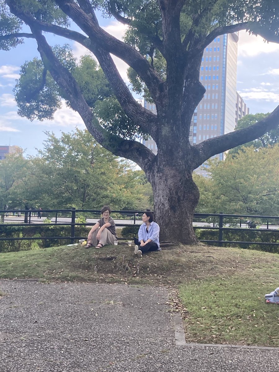 qtsnfn's tweet photo. 駿府城公園に肉食べにきた
（肉の写真ないけど良い写真撮れた）
#全肉祭 https://t.co/tDmFYB8Rvr