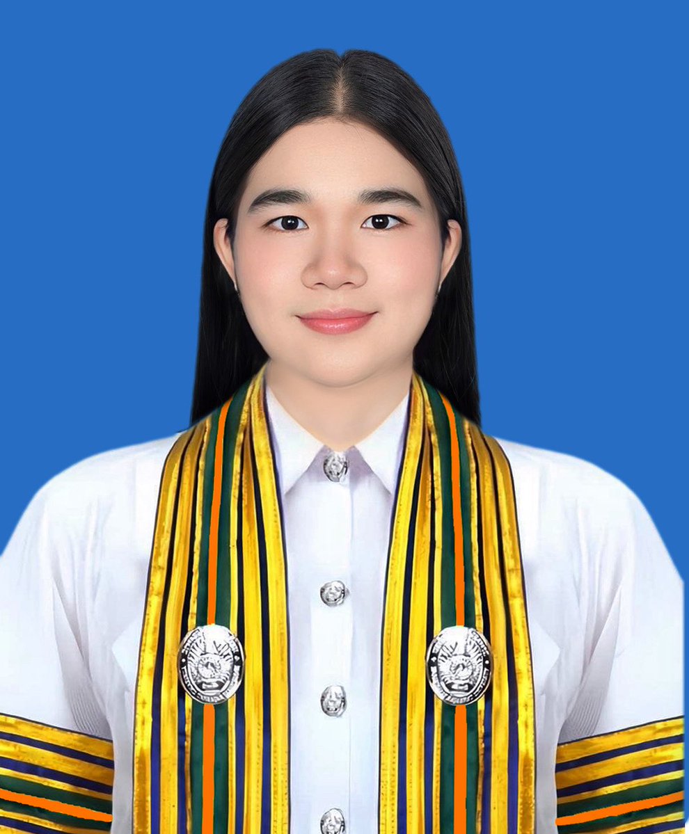 ใส่ชุดครุยเหมือนกันได้อยู่แหละ 
ตามพี่มายมาตั้งแต่เริ่มเข้ามหาลัย จนตอนนี้จะเรียนจบแล้ว ขอบคุณพี่มายที่เกิดมาให้รักค่าา 😍💚💐

<a href="/milephakphum/">mile phakphum</a>
#MilePhakphum
#GreenyRoseSelcaDay