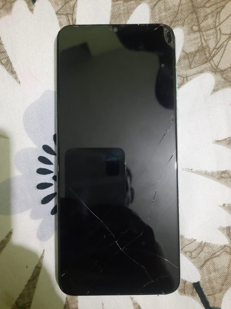 aqdasvoice's tweet photo. @Flipkart what’s happening with your service?
I ordered Vivo T4x (Open Box Delivery) but got a damaged, fake local phone!
Raised return request Order Id - OD435573497600876100 but no response till now.
This is pure fraud and totally unethical!
#FlipkartScam #ConsumerRights https://t.co/fxofBcgQ9K