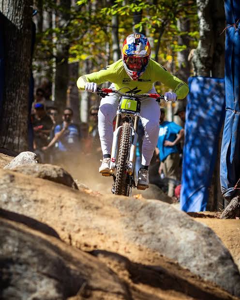 adriclm's tweet photo. 🚵‍♂️ Mont-Saint-Anne sera encore plus immanquable cette année !

Uniquement 72 points d'écart entre Loïc Bruni et Jackson Goldstone. Tout se jouera au Canada 🇨🇦

#MTBWorldCup https://t.co/gNuOO90Dw0