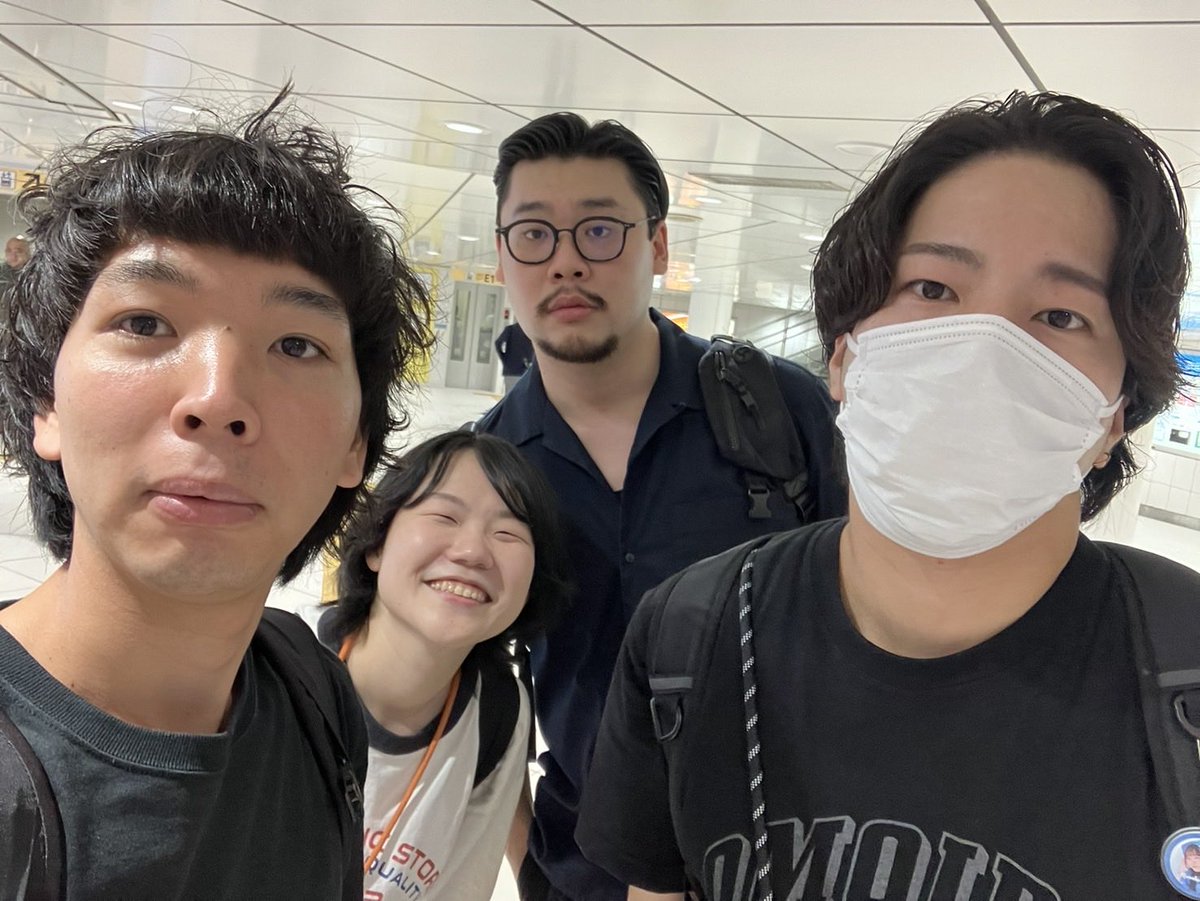 s1baz0's tweet image. 『劇場版定点計画のポコネッケ』

急遽かつ不透明で昼のライブでしたが沢山のお客様に入っていただいてありがとうございました‼️
めっちゃ公開収録ぽくて楽しかったです‼️

シークレットゲストで登場したガッパイ高嶋大沸きで最高でしたわ😌

#劇場版ポコネッケ