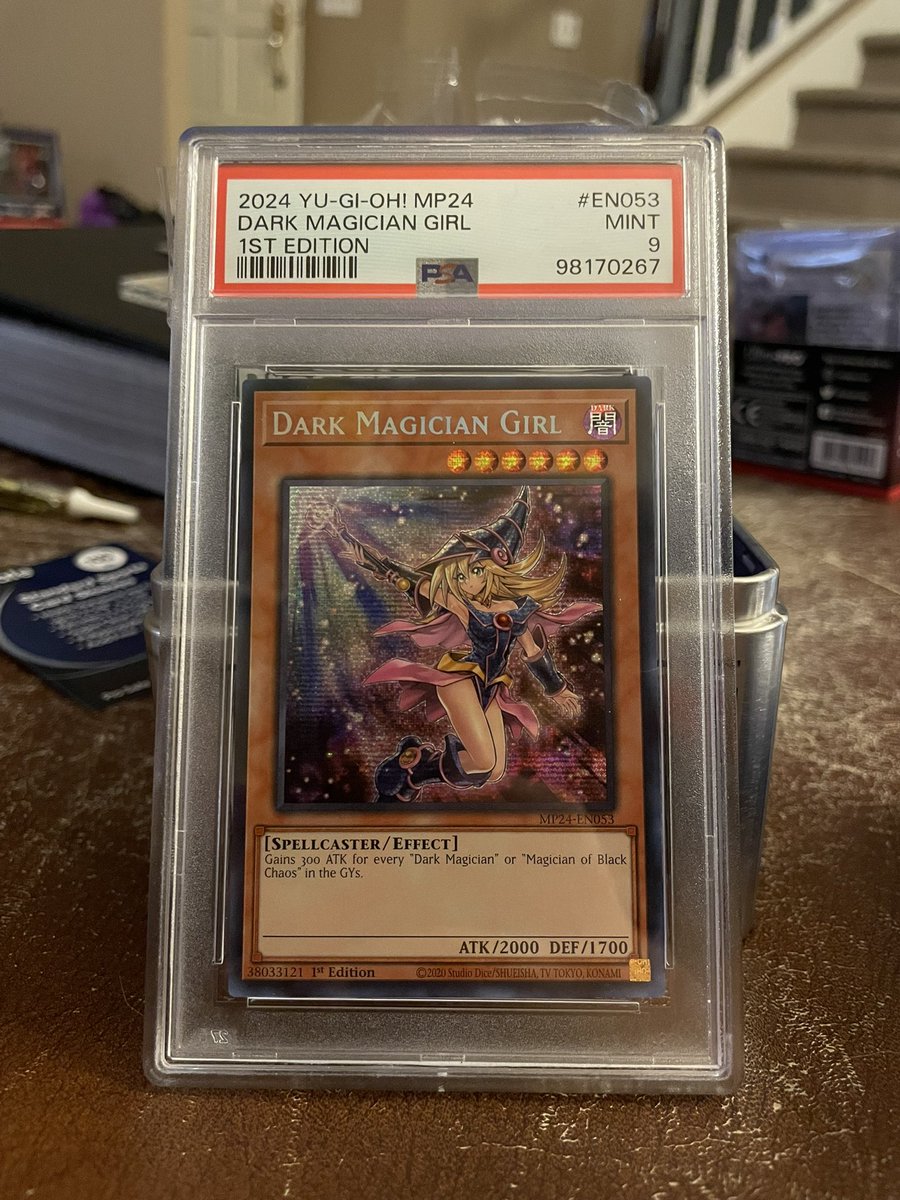 HelixM31's tweet image. A vendor at the collectible show gave me this graded card for free cause I told him I really appreciated how he’s always nice to me since a few of the other card vendors are pretty rude. 🥺