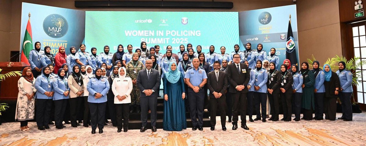 ފުލުހުންގެ ޚިދުމަތުގައި އަންހެނުންގެ ލީޑަރޝިޕް އިތުރުކޮށް އަންހެން ފުލުހުންގެ ދައުރު ފާހަގަކޮށް މަޝްވަރާކުރުމާއި އެ ދާއިރާ ކުރިއެރުވުމަށްޓަކައި ކުރިއަށްގެންދާ "މޯލްޑިވްސް ވިމަން އިން ޕޮލިސިންގ ސަމިޓް 2025" ގައި ކަރެކްޝަންސްގެ ފަރާތުން ސީނިއަރ ޕްރިޒަން އޮފިސަރުން ކަމުގައިވާ