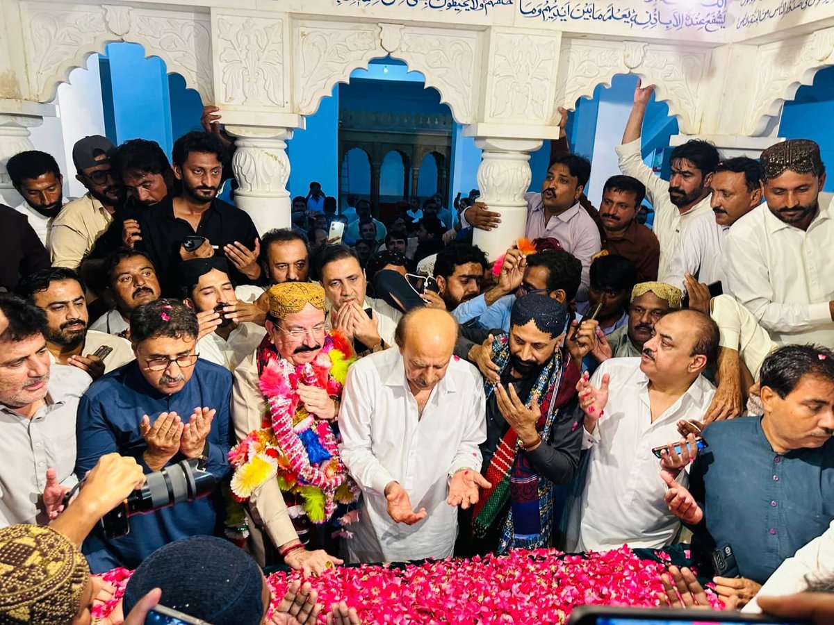 صدر پی پی پی سندھ نثار احمد کھوڑو, حیدرآباد ڈویژن صدر <a href="/AajizDhamrah/">Sen Aajiz Dhamrah</a> ،  حیدرآباد ڈویژن جنرل سیکریٹری گیان چند اسرانی , ضلع حیدرآباد  صدر <a href="/TariqSJamotPPP/">Tariq Syed</a>  جنرل سیکریٹری <a href="/WaseemRajputPpp/">Waseem Rajput 🇱🇾</a> 
 سلام بینظیر گھڑی خدا بخش لاڑکانہ کے قبرستان پر حاضری اور فاتحہ خوانی پھولوں کی چادر چڑ