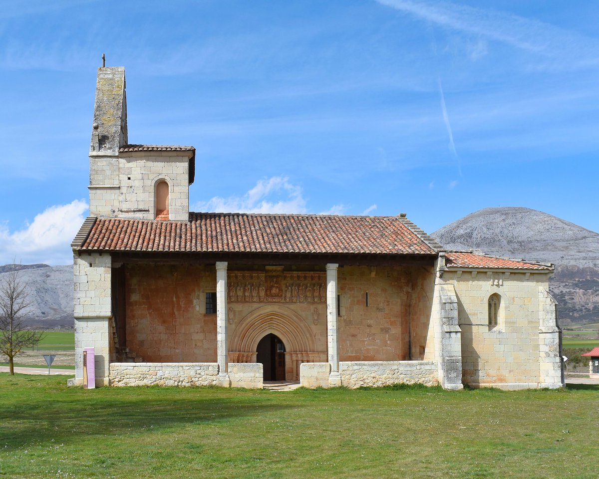 La iglesia románica de Nuestra Señora de la Asunción de Pisón de Castrejón (Palencia), con su fantástica portada versión ya gótica de las mucho más conocidas de Carrión de los Condes y Moarves de Ojeda
#FelizDomingo