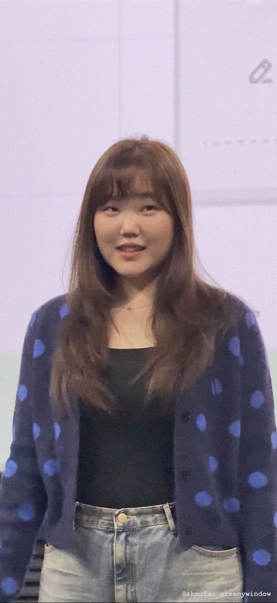 저 수혀니언니를ㅈㅉ 오랜만에 봤는데 너무 아름다우셨어요

251005 #연의편지 무대인사