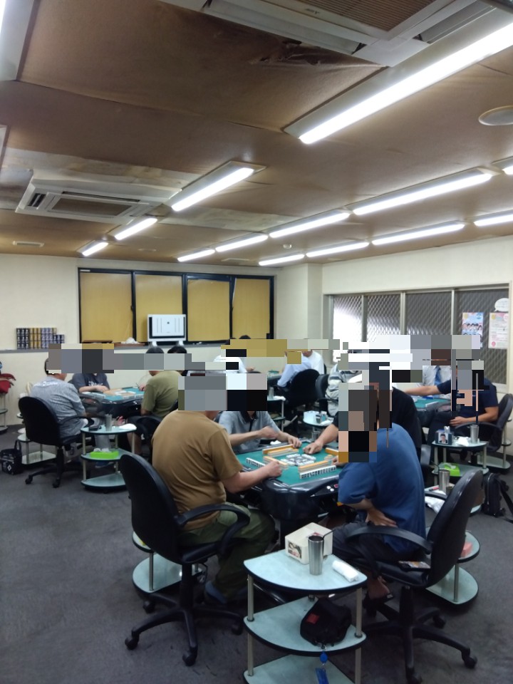 #岡崎 #麻雀 #四人打ち麻雀 #ステージ7 #フリー #貸卓 #新規大歓迎 #麻雀やるならステージ7
こんにちはステージセブン岡崎店です‼️
本日も沢山のご来店ありがとうございます❣️😊
何かがおかしい‼️華がない‼️女性がいない👩女性のかたもご来店お待ちしております😭♡