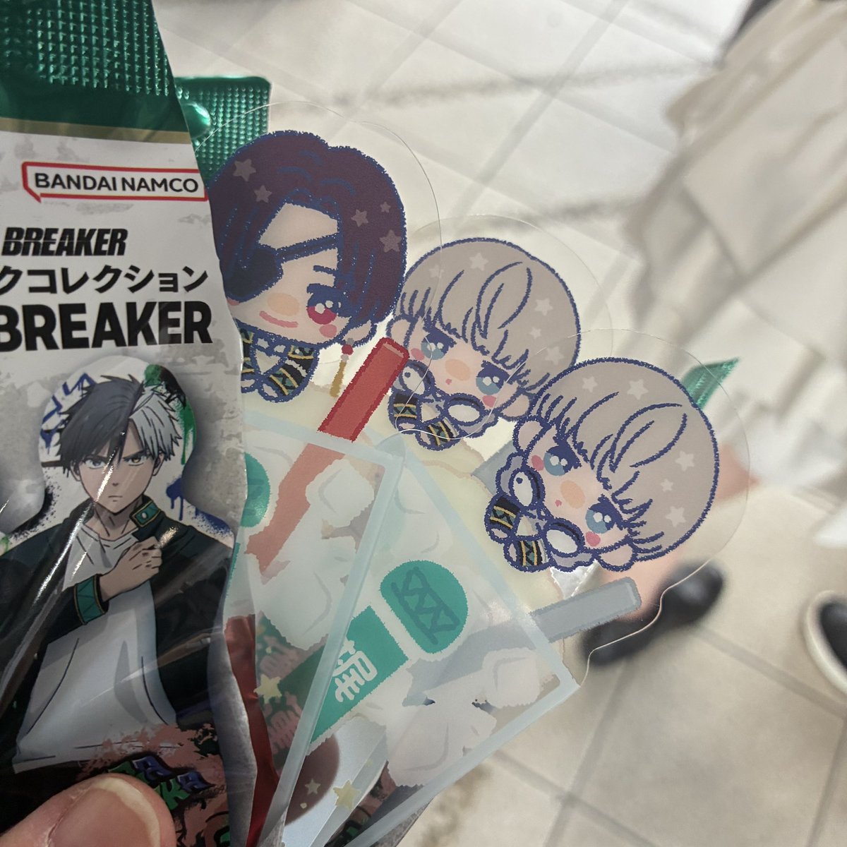 物販の特典が神引き過ぎた。
ポスカは10した友達が被りまくってたからバラで良かったかも？
集合から順番だった。渋谷移動するのに日比谷線にしたらエレベーター降りた目の前に天野展の広告あってメイトからの駅前で号外配っててなんか売店あったから写メった。4枚目は金額調整の結果…