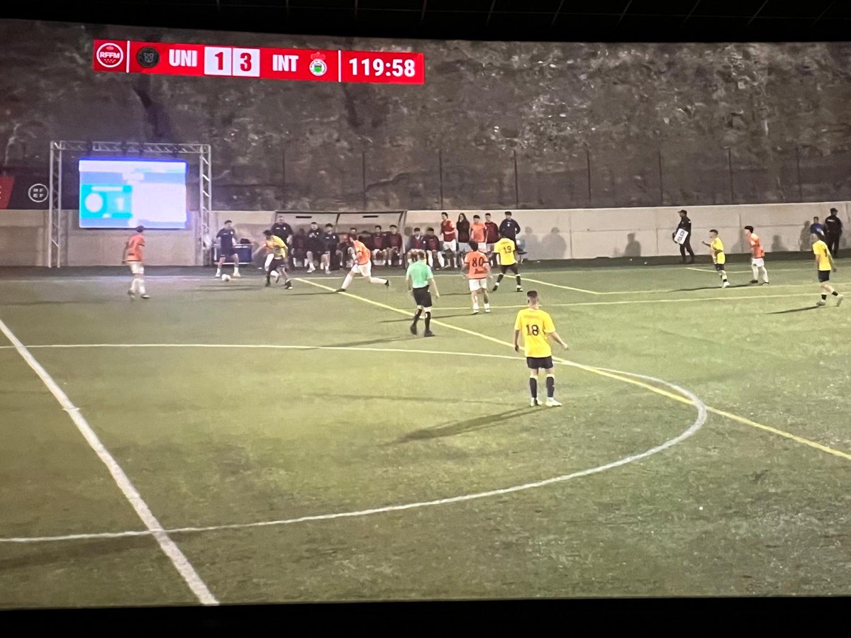 ¡Seguimos soñando!
Espectacular partido el que disputó ayer el <a href="/intervaldemoro/">CF Inter de Valdemoro</a> contra los insulares del Universitario.
Un 1-3 que ha hecho historia en el fútbol local.
¡Vamos Inter!🧡🧡