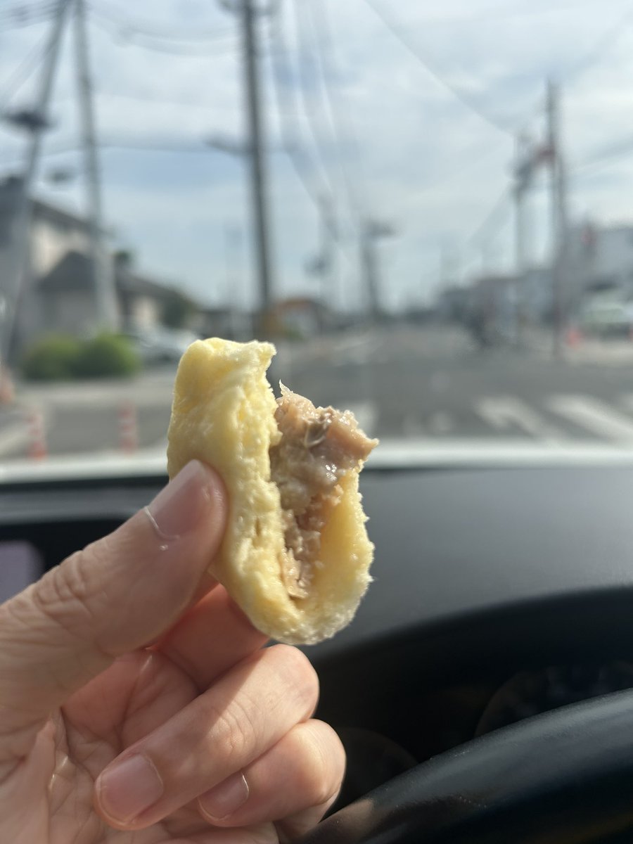 yokoduna_vn's tweet image. うちのインスタやFacebookに、時々出演してくださっている薬局さんから
「うちに挨拶に来てくださった方が、YOKODUNAさんの Facebook楽しみに見てるって仰ってましたよ」
と連絡をくださいました!
嬉しいですね
ご利用者さんの料理上手奥さんより
手作り肉まんを頂きながら
訪問頑張ってます!…