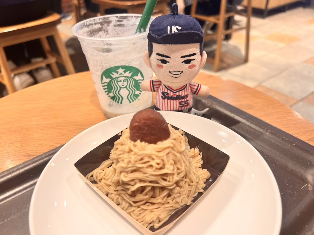 _ys__shu63's tweet image. みどりのきふじんでむらかみくんとらんち☕️💚

#swallows #村上宗隆 #starbacks