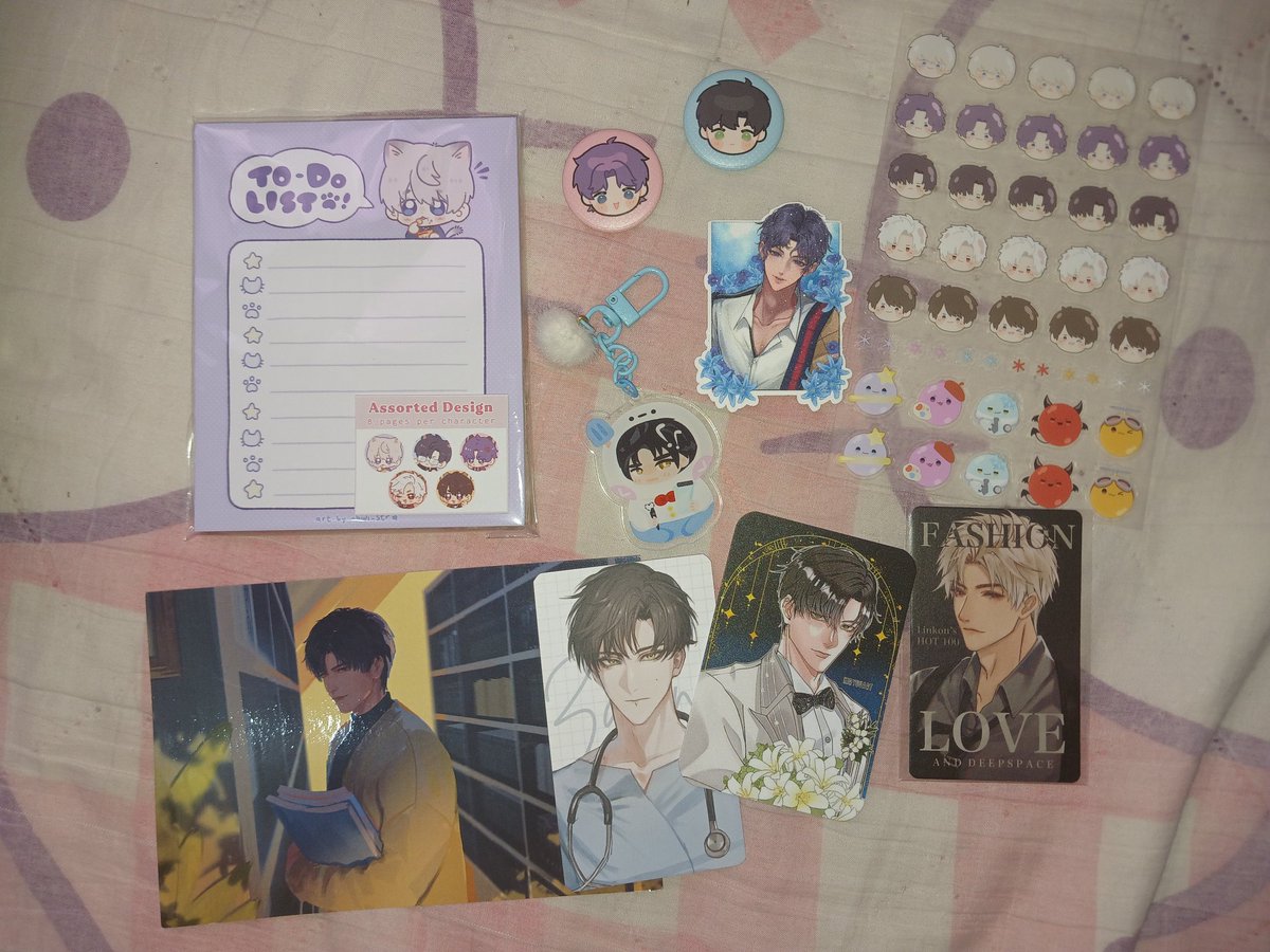 My cosmania haul ft. my artists's card haul!! (I was on a tight budget with time constraints but I was so happy to purchase so many cute and pretty art merch!!)