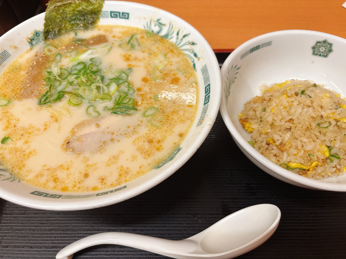 久しぶりに日高屋行くと豚骨ラーメンの美味しさを実感します🍜