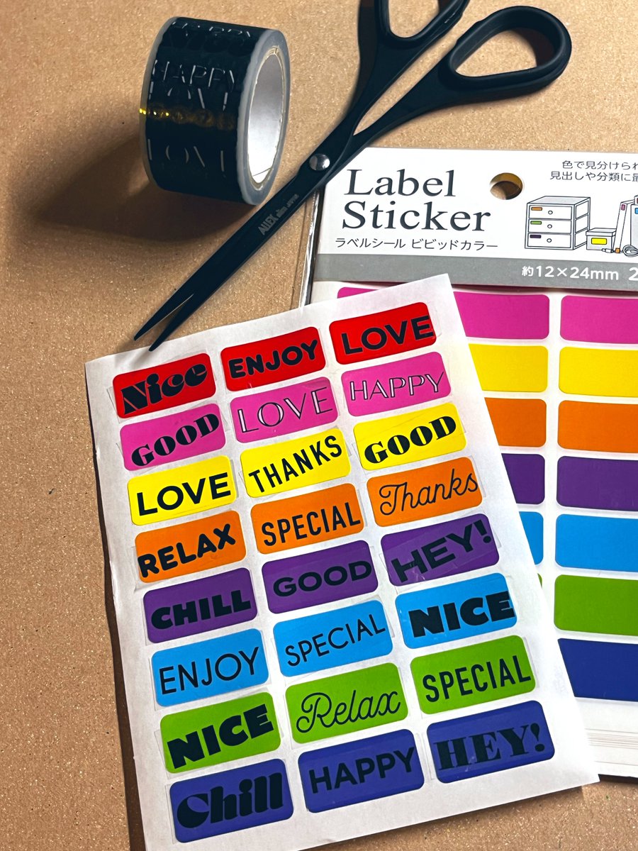ASANELさんの透明マスキングテープ
薄い素材&amp;色々なフォント達もお気に入り♪

ビビットカラーのラベルに貼ってみたら予想以上に素敵でした✨