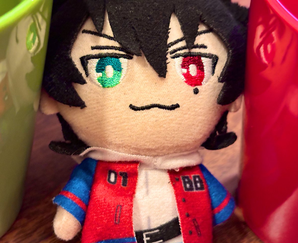snowed_zzz's tweet photo. 「おれの目のいろとおなじ〜」だね〜☺️久しぶりのライブたのしいね
現場の近くのファミレス、ドリンクバーの赤いマグが根こそぎ選ばれてもってかれてて愛でした❤️💙💛 https://t.co/xOaZenO0eR