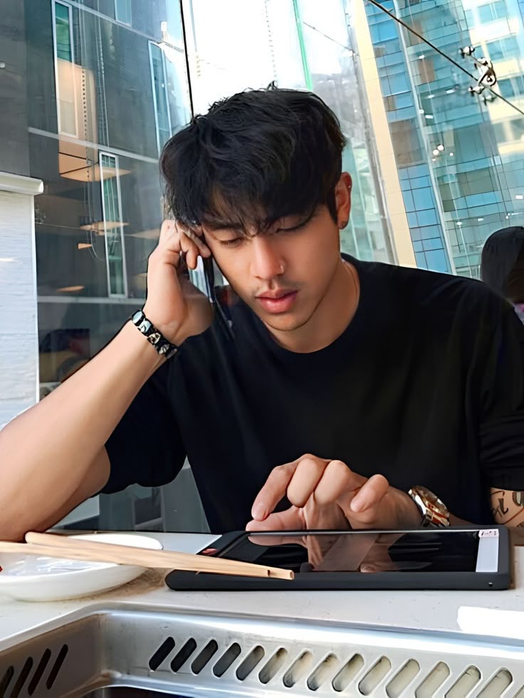 hypercumm's tweet image. hari ini waktunya quality time sama kesayangan. jalan berdua terus cuddle sehabis gua tinggal beberapa hari hahaha, maaf ya sayang🖤