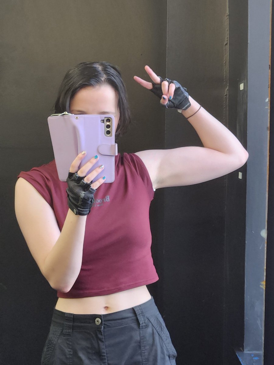 For the past year I have been maintaining a regular gym schedule (completely didn't think I could do this) and I am really proud of the results and the strength I have gained.

October 2024 vs October 2025