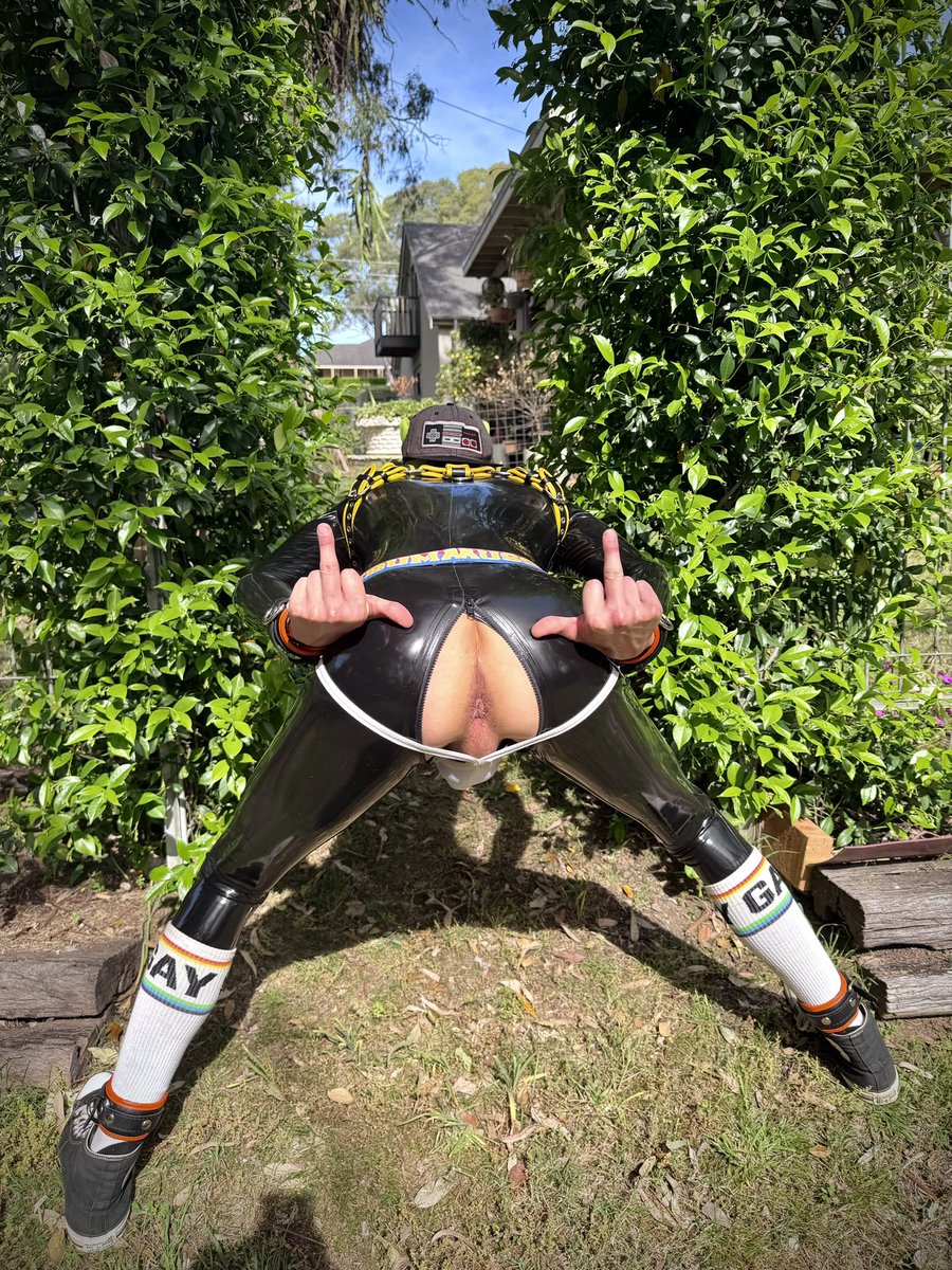 I’m a top! Cry me a river 😤🖕