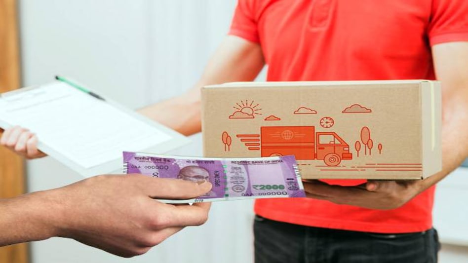 🚨Government has launched an investigation into e-commerce sites charging additional fees on cash-on-delivery payments.