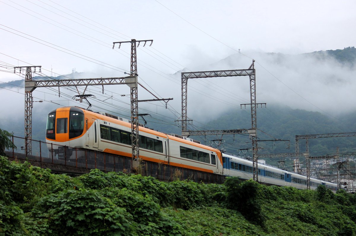d51tom's tweet photo. AT2両(ACE)とPN2両3編成(あおぞら)の異種混合8両編成臨時が東生駒-五十鈴川間で走りました。大阪上本町でスイッチバックの異例運行のため、奈良線と大阪線では先頭が逆になっています。
#近鉄
#奈良線
#大阪線
#AT61
#PN07
#PN08
#PN09
#あおぞら https://t.co/51vdf0XYtk