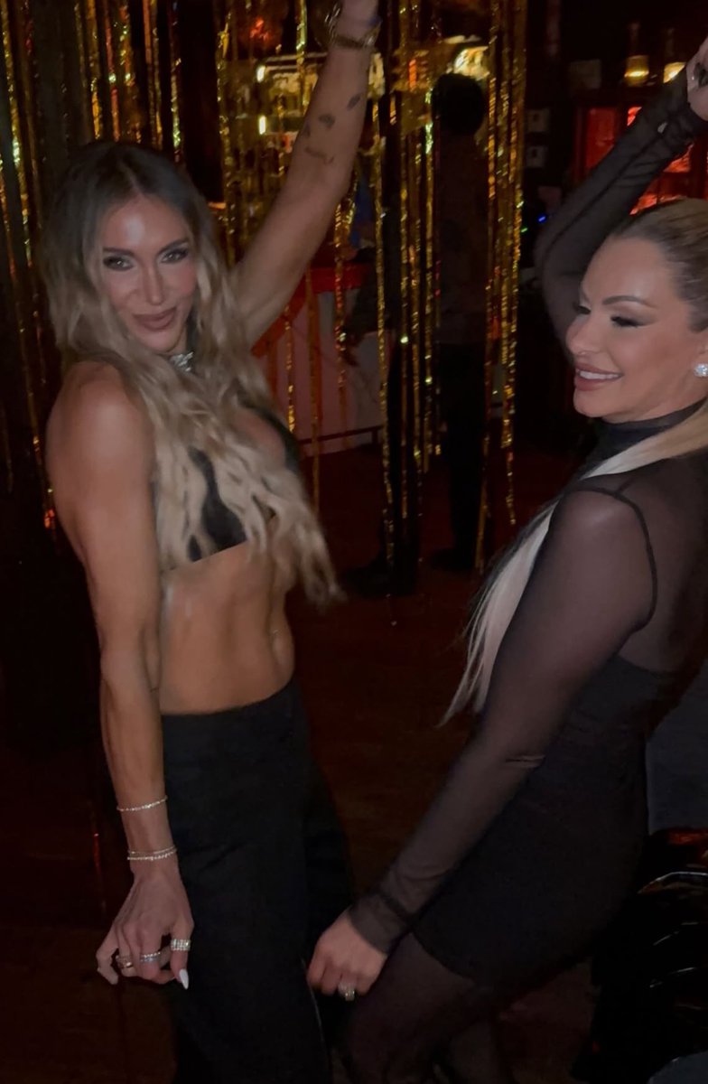WrestlingWCC's tweet image. Charlotte Flair and Maryse reunited 💯