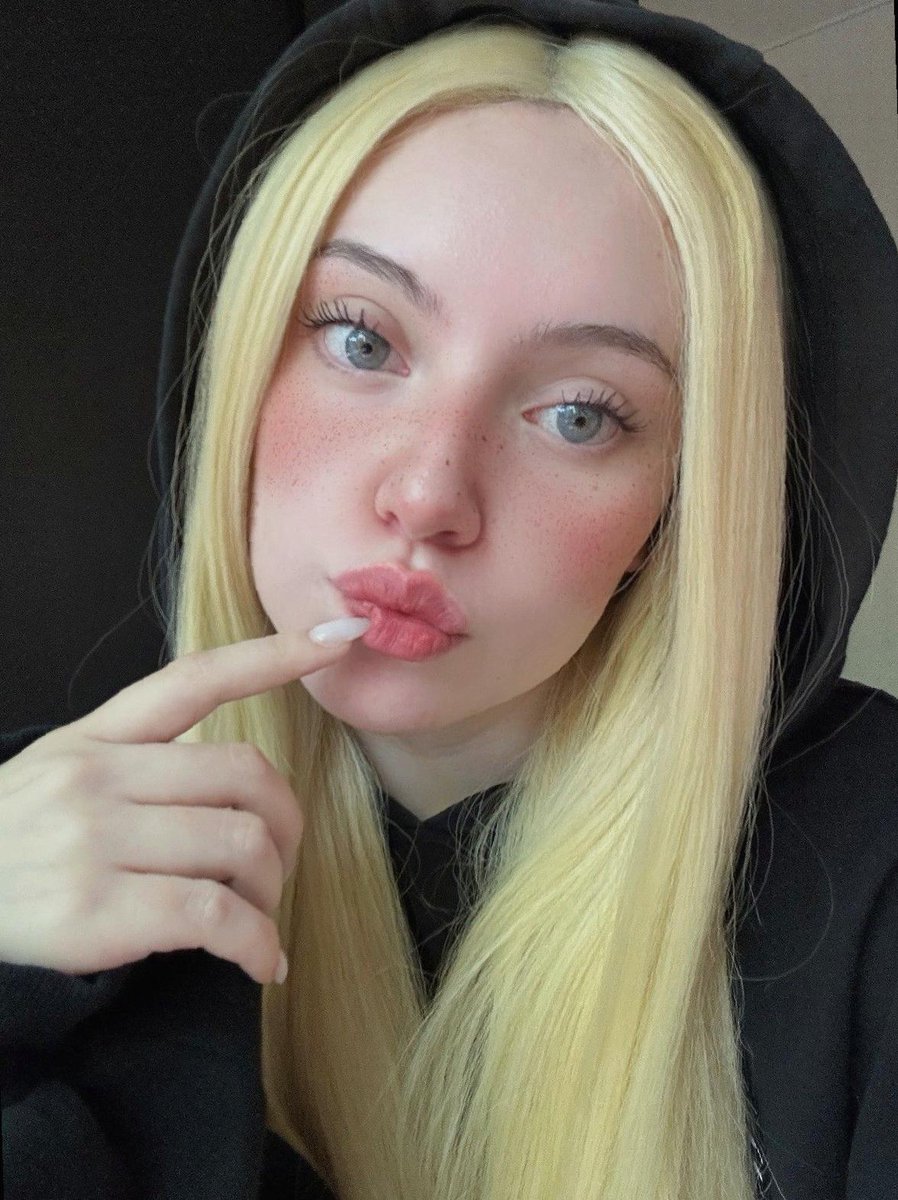 Pri_Rocha85's tweet photo. why does my eyeliner always betray me when i actually have somewhere important to be… like girl ur fine every other day but today?? TODAY?? really??? https://t.co/DL1aEWQDoi